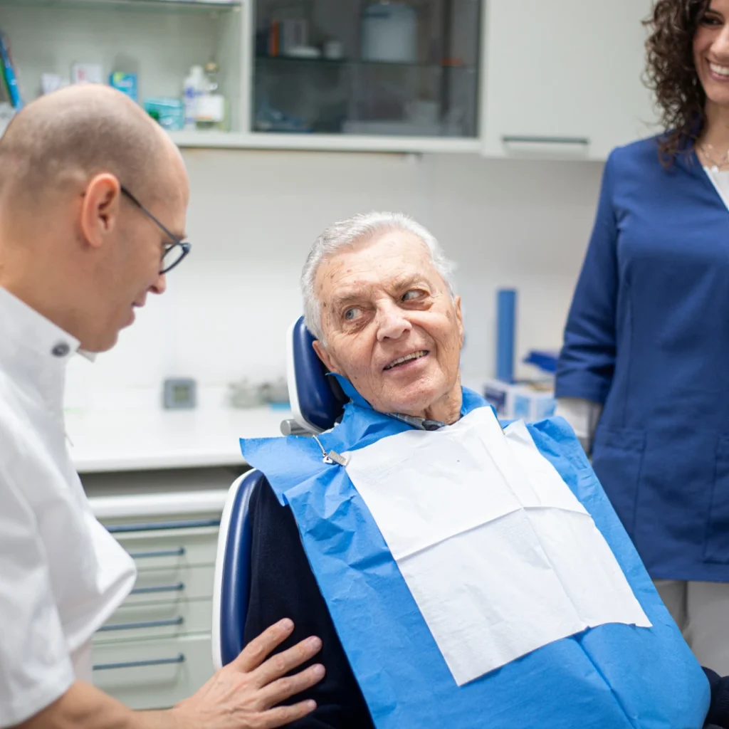 FOTO CI PRENDIAMO CURA DI TE 1 - Dentista a Bologna