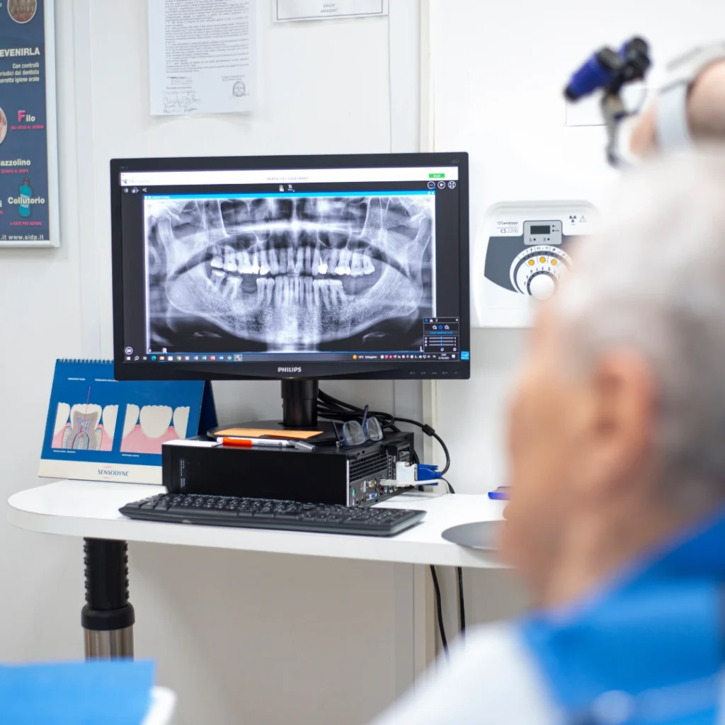 FOTO CI PRENDIAMO CURA DI TE 1 - Dentista a Bologna